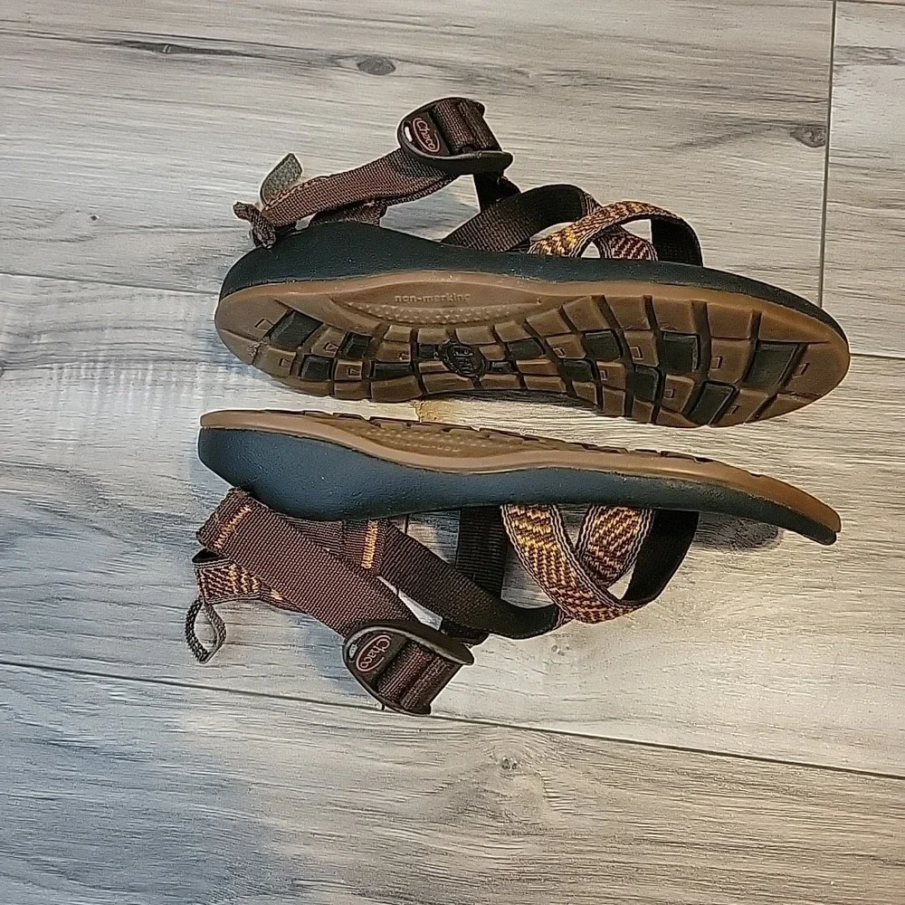 Chacos Z/1  Sandals Unisex Kids 2 Brown Ajustable Straps Open Toe Outdoor Hiking